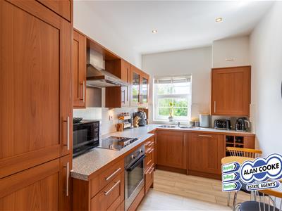 FITTED BREAKFAST KITCHEN